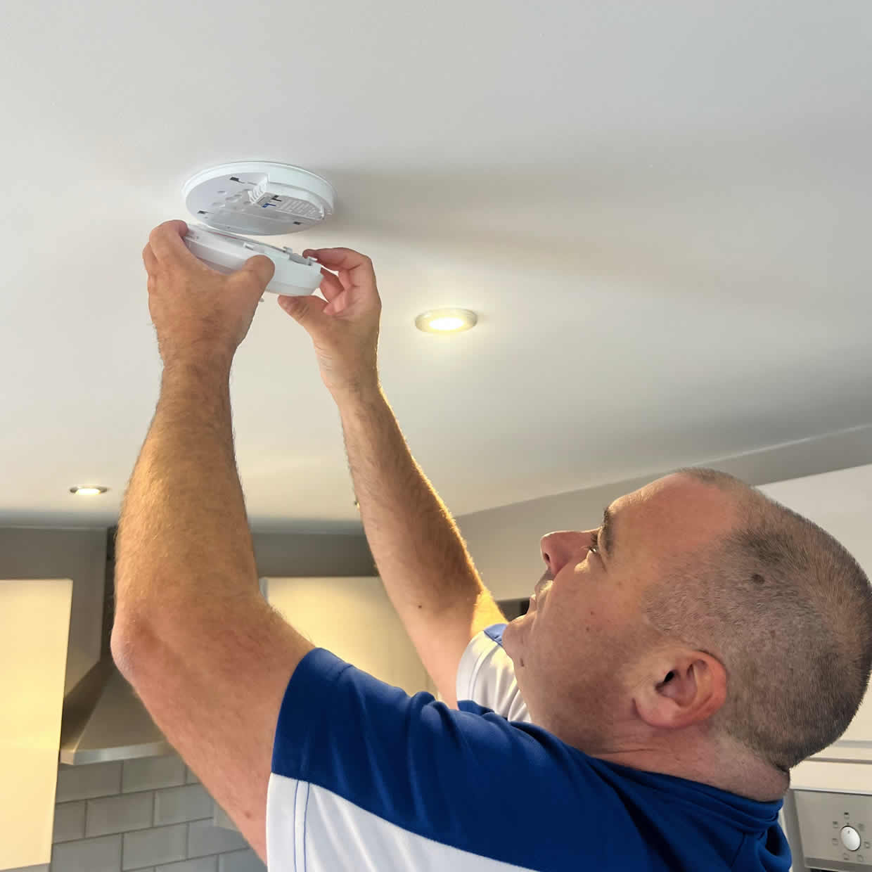 Local smoke alarm installer covering Barnet